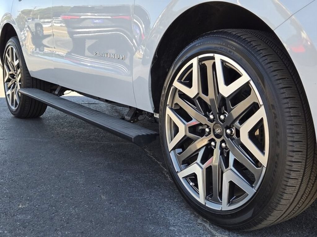 Certified 2025 Ford Expedition Platinum w/ Platinum Ultimate Package AWD/4WD image 23