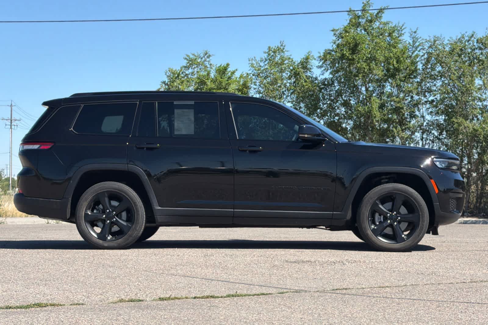 Used 2024 Jeep Grand Cherokee L Altitude AWD/4WD image 8