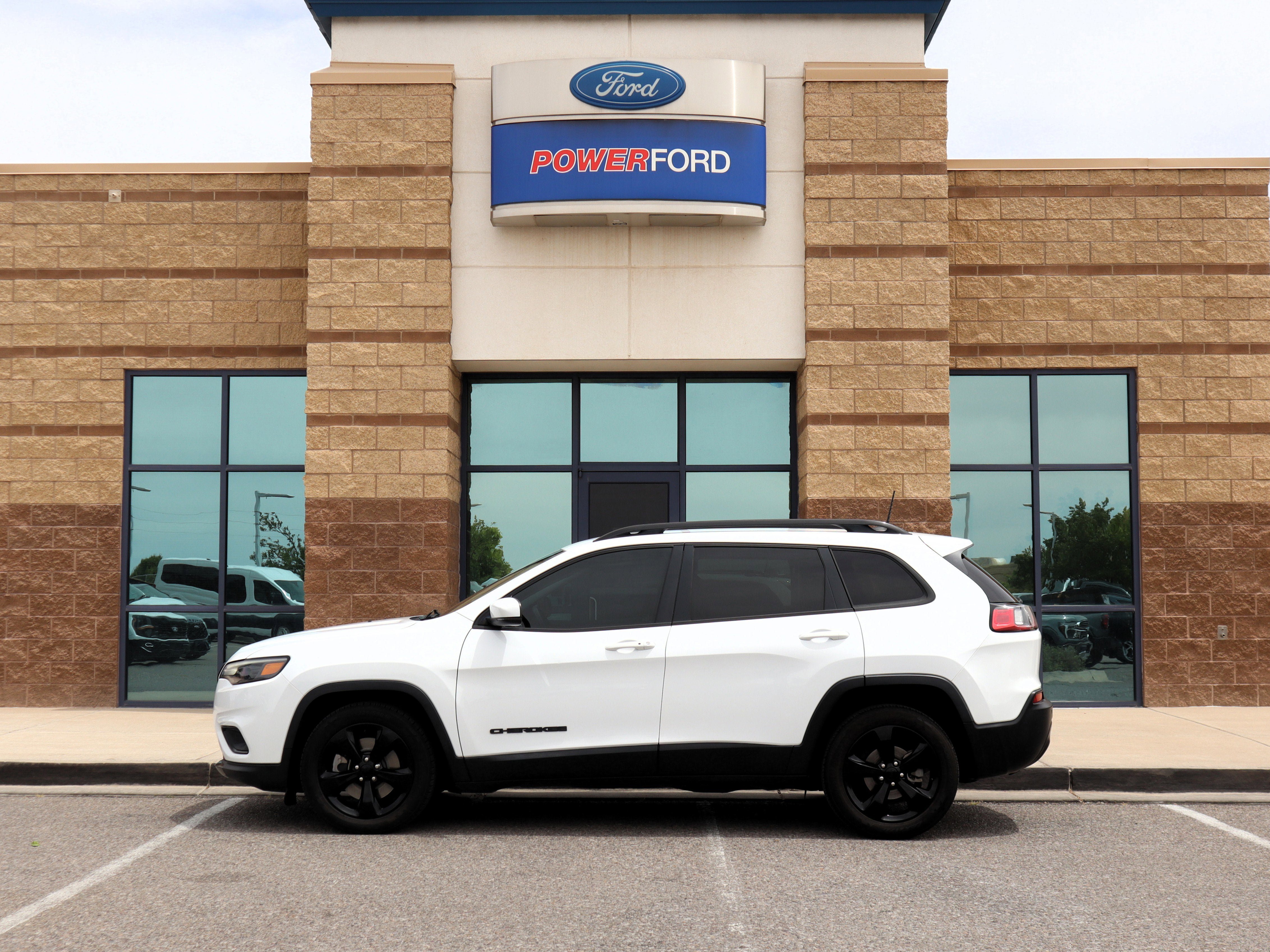 Used 2019 Jeep Cherokee Latitude Plus FWD image 9