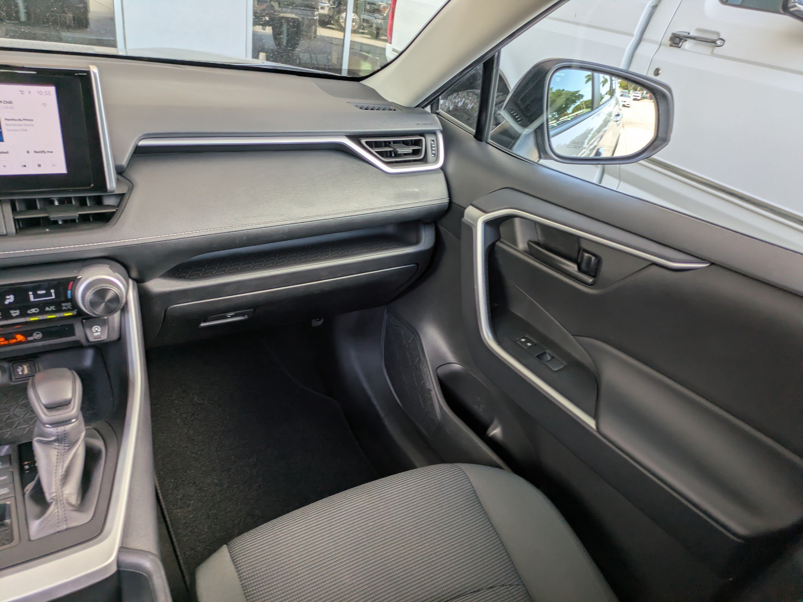Used 2024 Toyota RAV4 LE AWD/4WD image 17