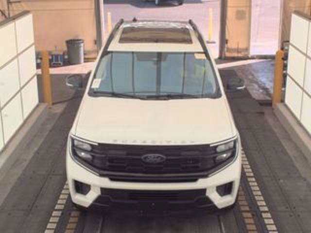 Certified 2025 Ford Expedition Active AWD/4WD image 5