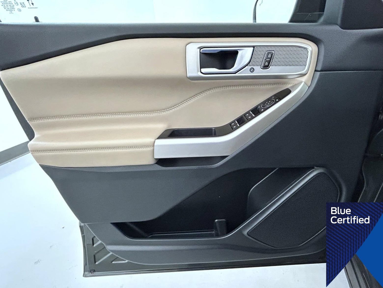 Certified 2023 Ford Explorer Limited AWD/4WD image 9