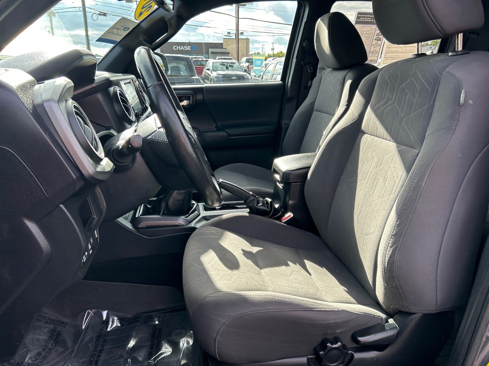 Used 2018 Toyota Tacoma TRD Sport AWD/4WD image 7