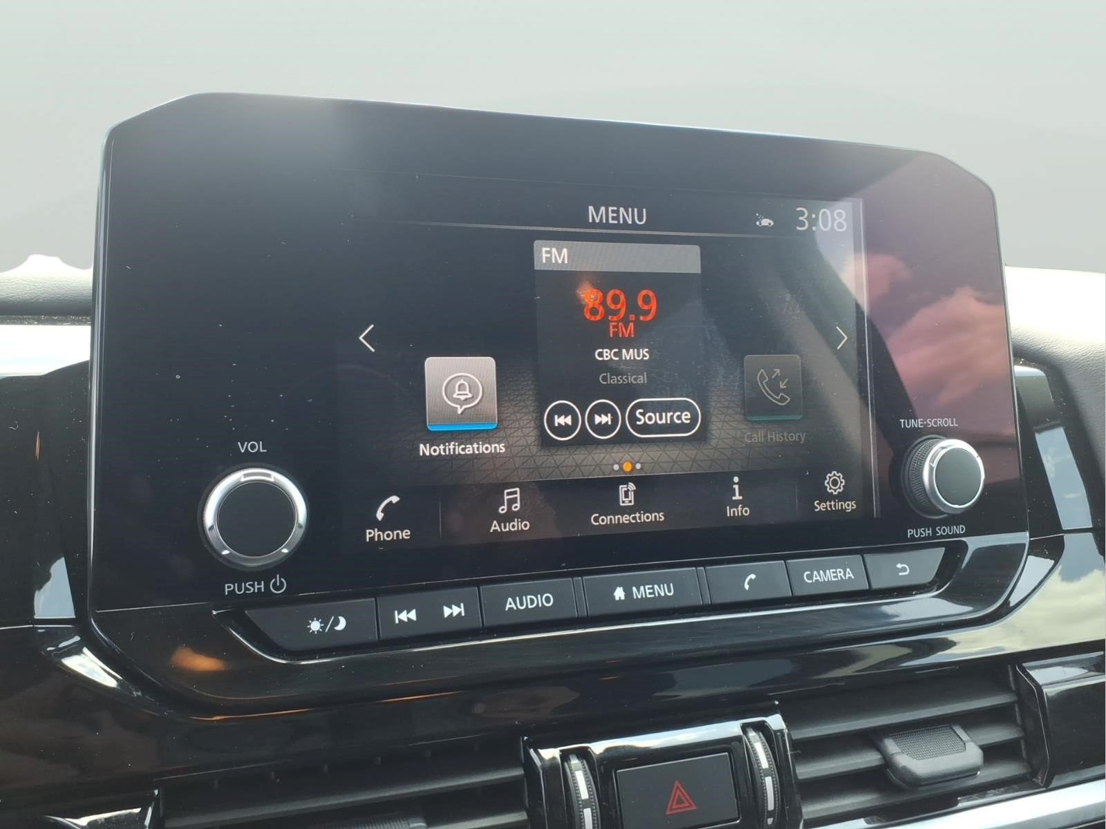 Used 2025 Nissan Pathfinder SV AWD/4WD image 16