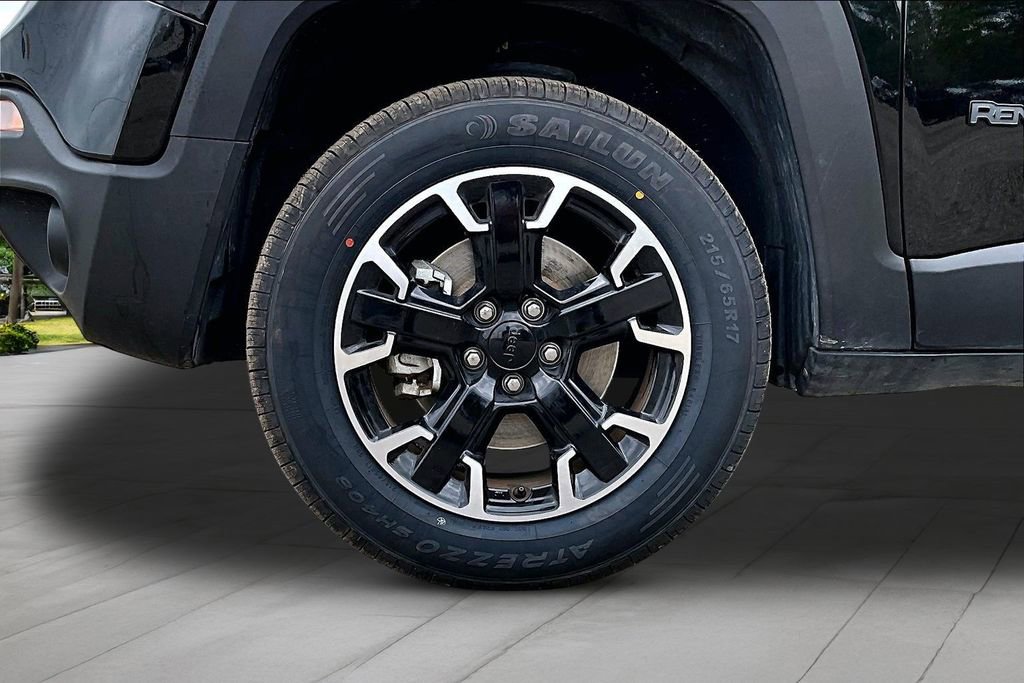 Used 2023 Jeep Renegade Latitude AWD/4WD image 9
