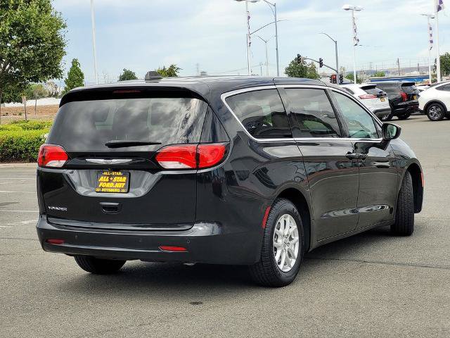 Used 2021 Chrysler Voyager LX FWD image 4