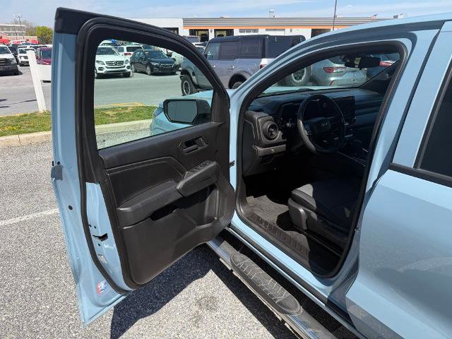Used 2025 Chevrolet Colorado W/T w/ Advanced Trailering Package AWD/4WD image 10