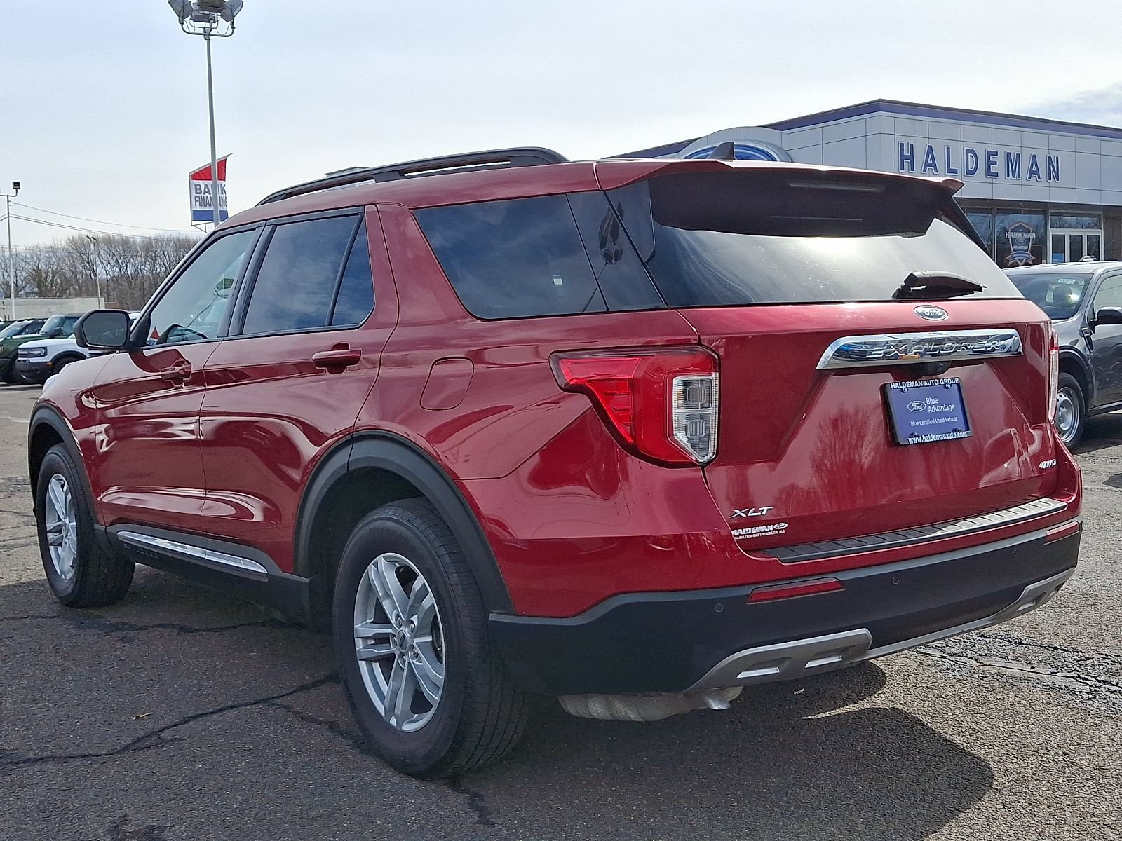 Certified 2022 Ford Explorer XLT w/ Equipment Group 202A AWD/4WD image 4