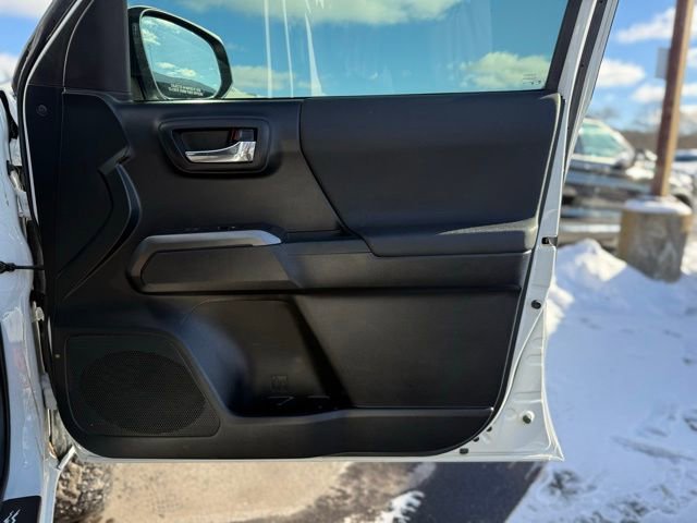 Used 2019 Toyota Tacoma TRD Off-Road w/ Technology Package image 11