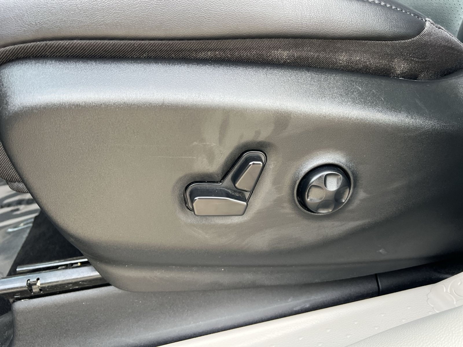 Used 2024 Chrysler Pacifica Limited FWD image 14