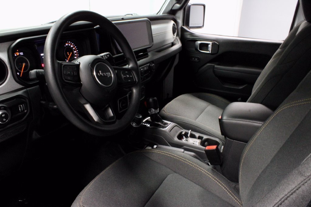 Used 2025 Jeep Gladiator Sport AWD/4WD image 23