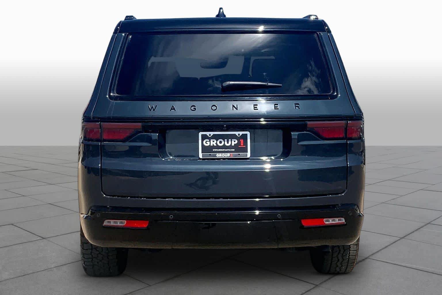 Used 2025 Jeep Wagoneer Series II AWD/4WD image 5