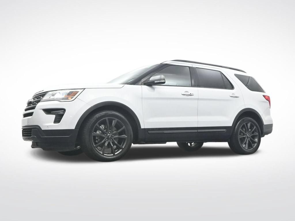 Certified 2018 Ford Explorer XLT w/ Equipment Group 202A FWD image 32