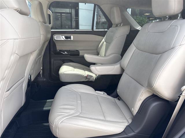Certified 2023 Ford Explorer Platinum w/ Technology Package AWD/4WD image 5
