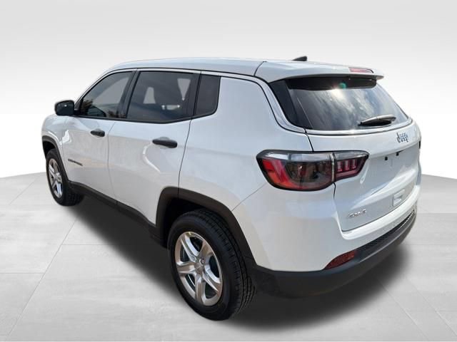 Used 2023 Jeep Compass Sport image 2