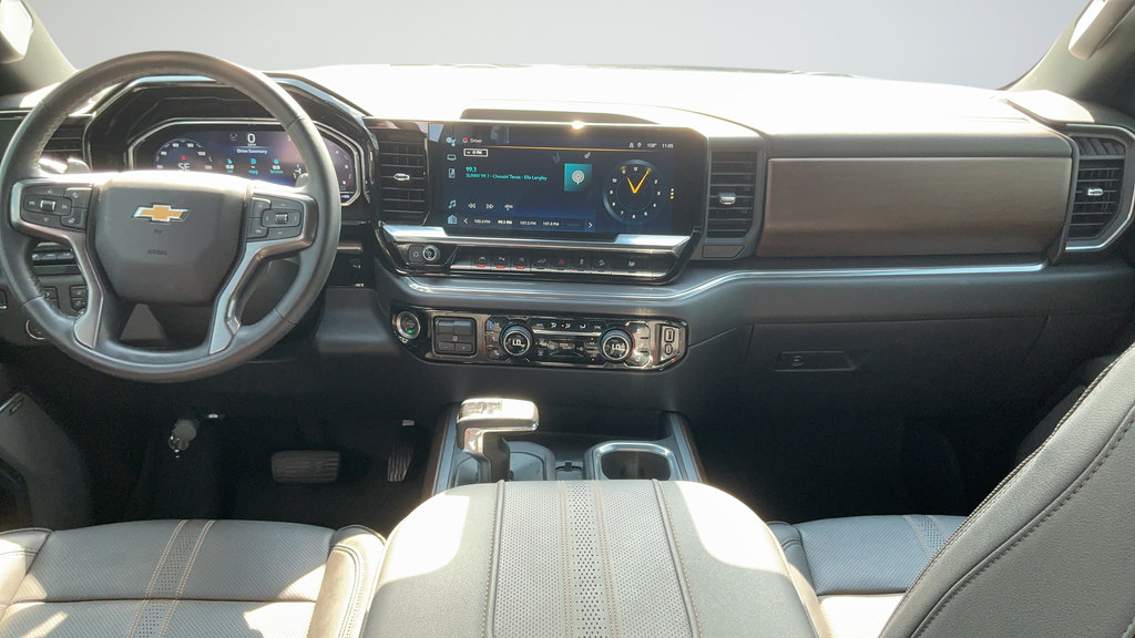 Used 2023 Chevrolet Silverado 1500 High Country w/ Technology Package AWD/4WD image 7