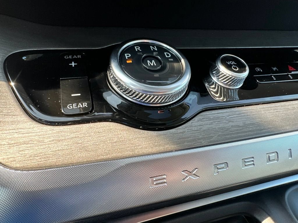 Certified 2025 Ford Expedition Max Platinum AWD/4WD image 17