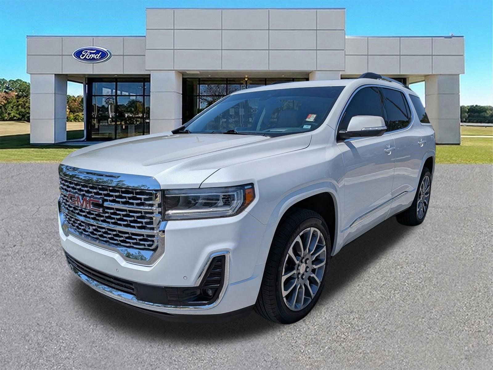Used 2023 GMC Acadia Denali w/ Denali Ultimate Package AWD/4WD image 4