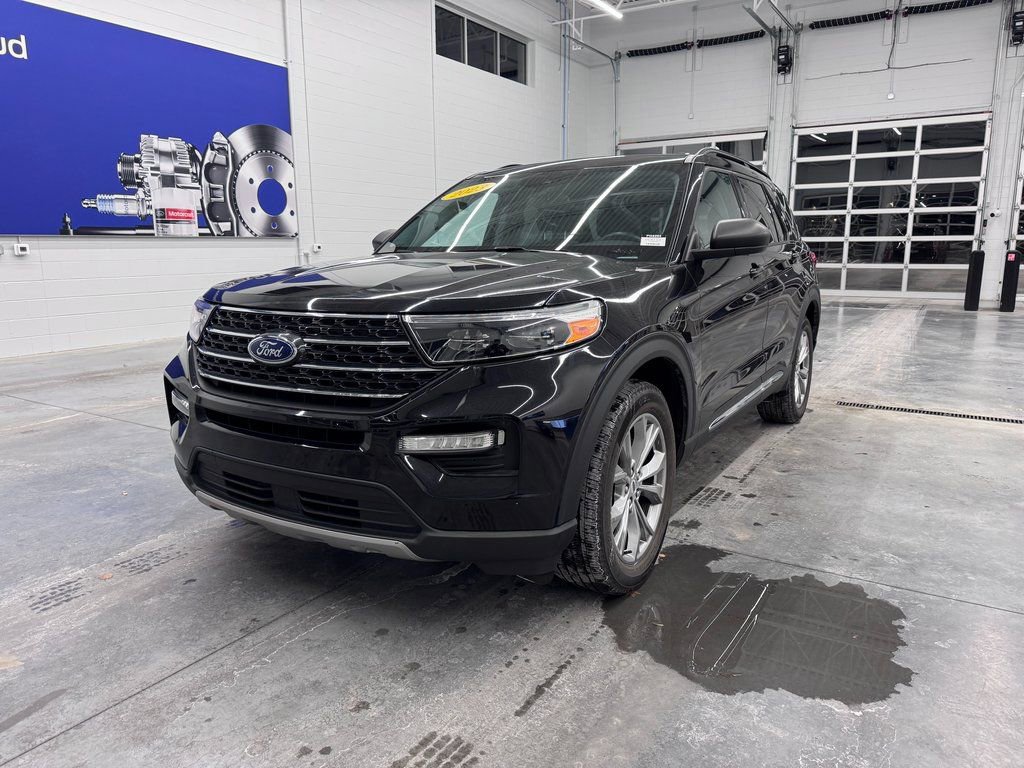 Certified 2023 Ford Explorer XLT w/ Equipment Group 202A AWD/4WD image 2
