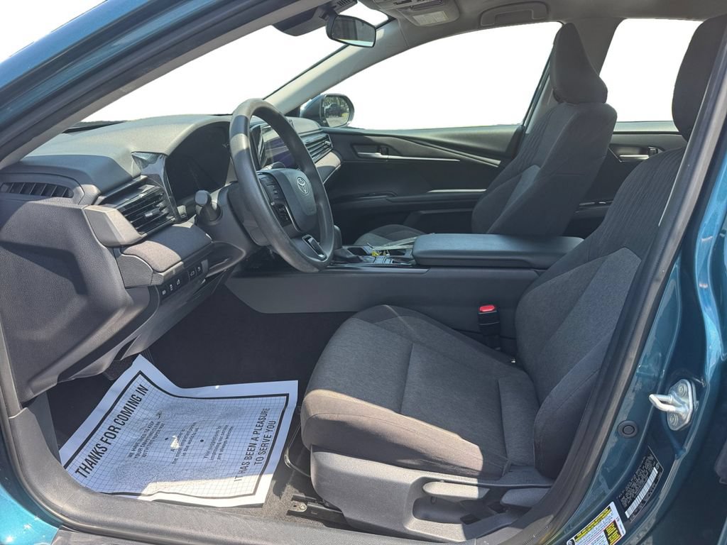 Used 2025 Toyota Camry LE FWD image 9