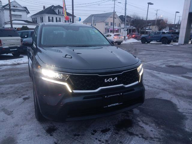 Used 2022 Kia Sorento LX image 3