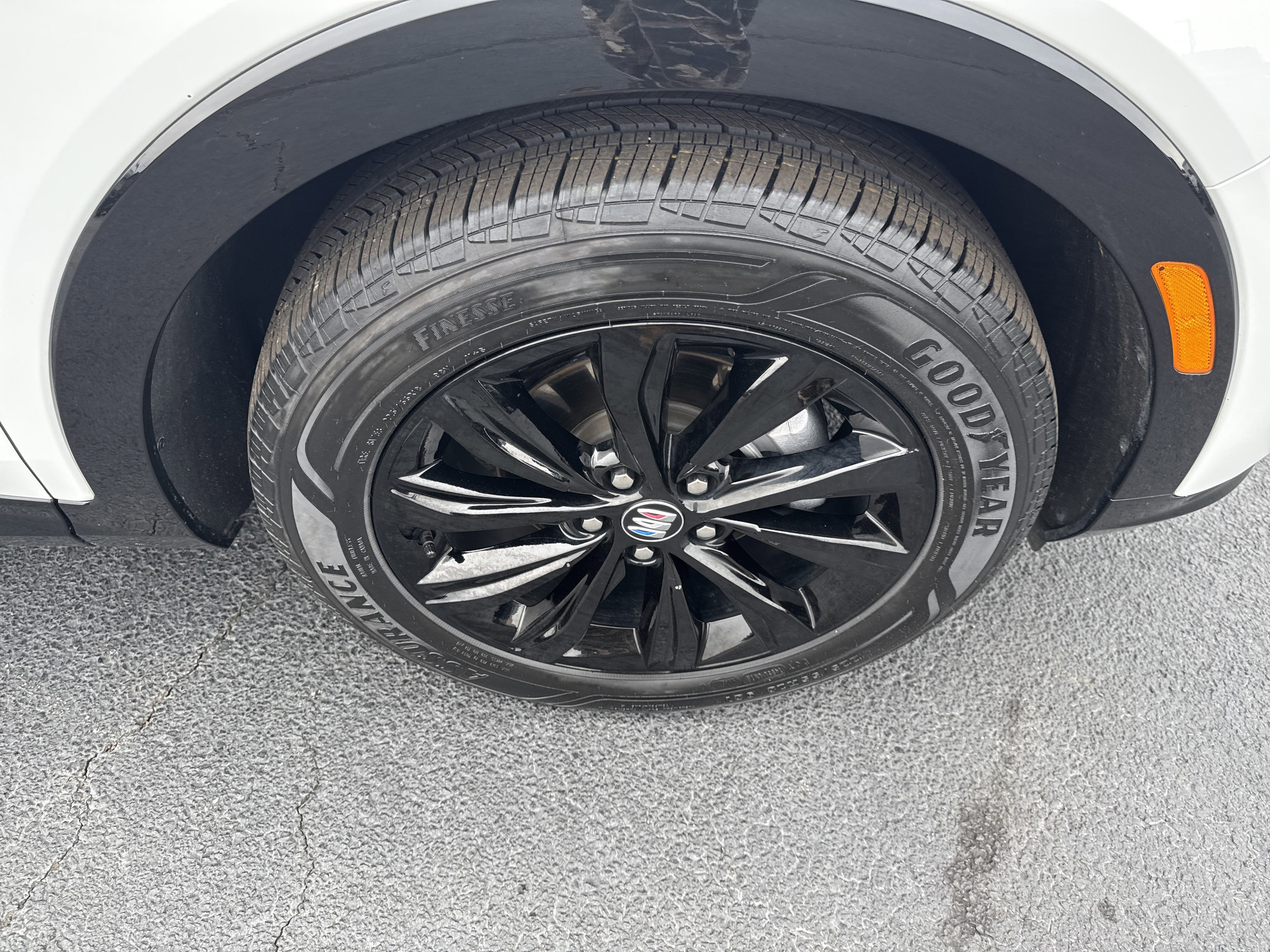 Used 2025 Buick Envista Sport Touring image 12