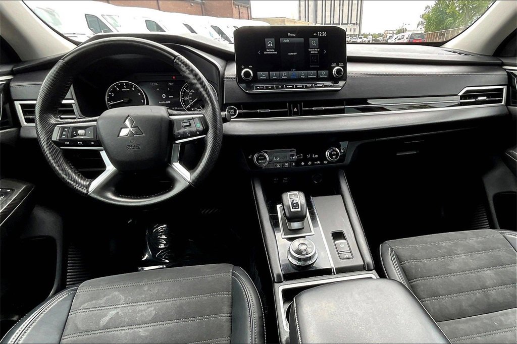 Used 2023 Mitsubishi Outlander SE image 14