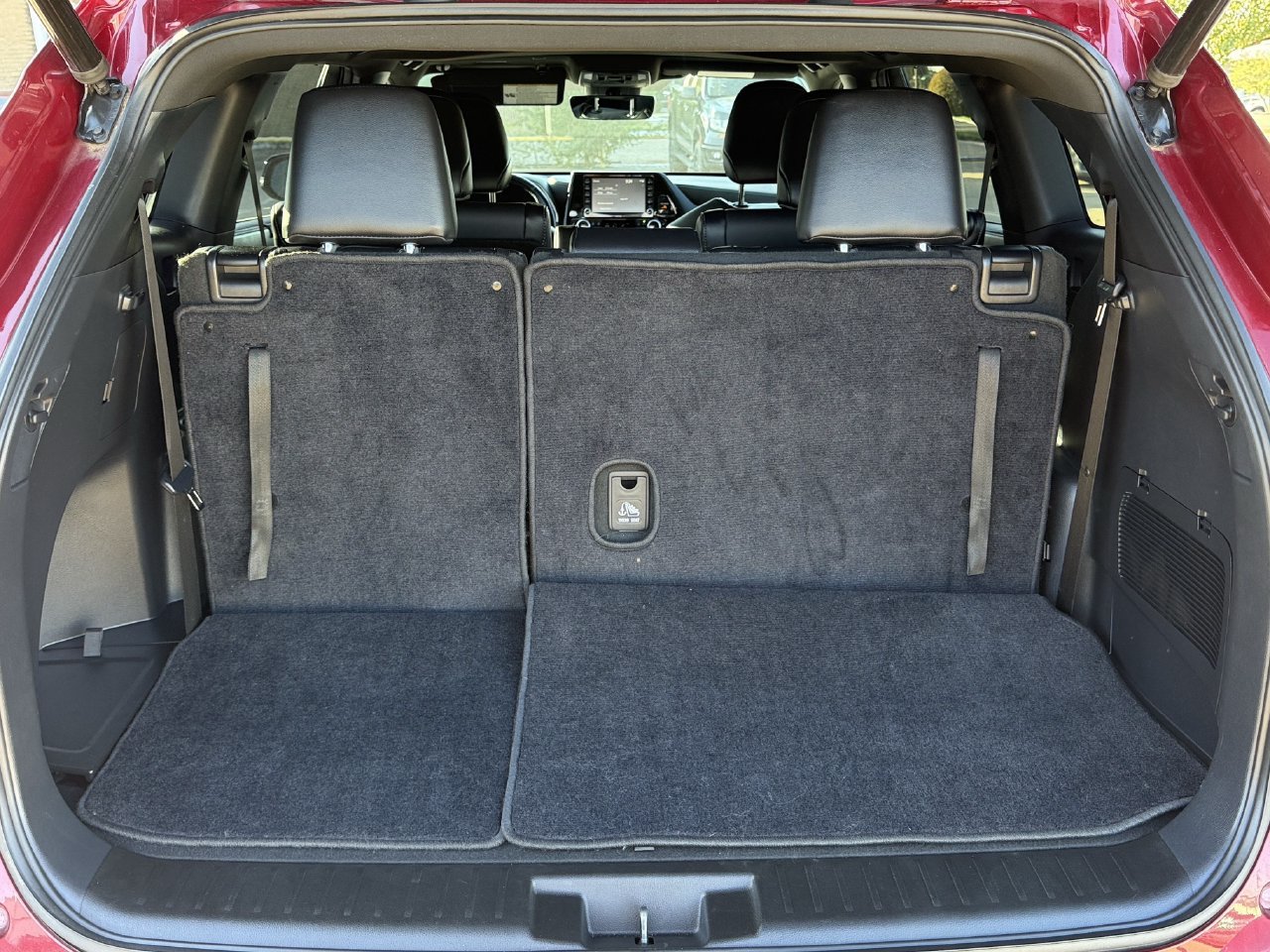 Used 2021 Toyota Highlander XSE FWD image 28