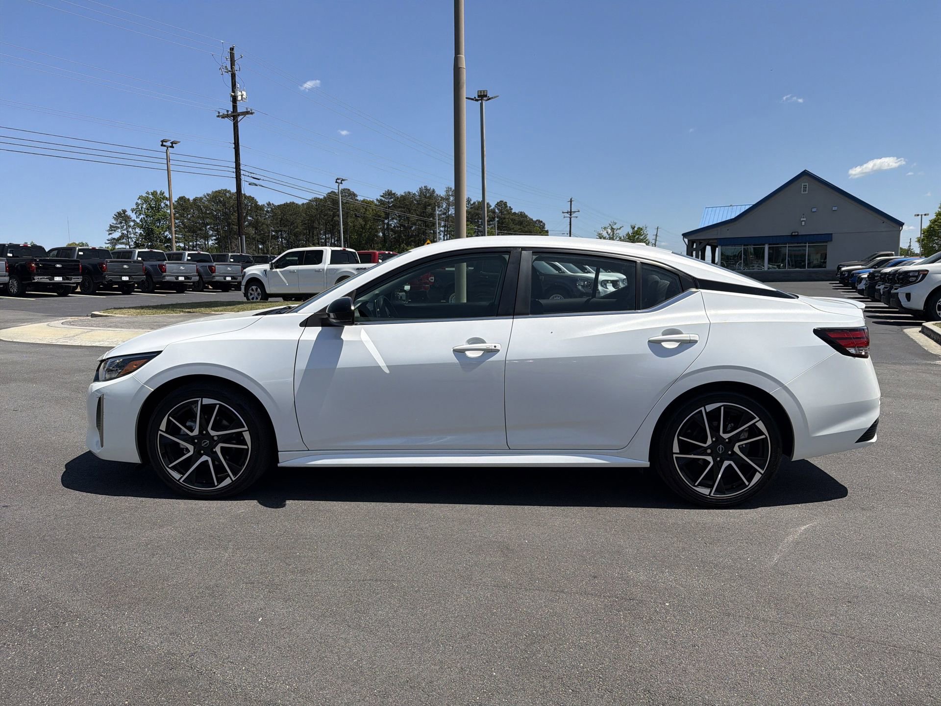 Used 2025 Nissan Sentra SR FWD image 23