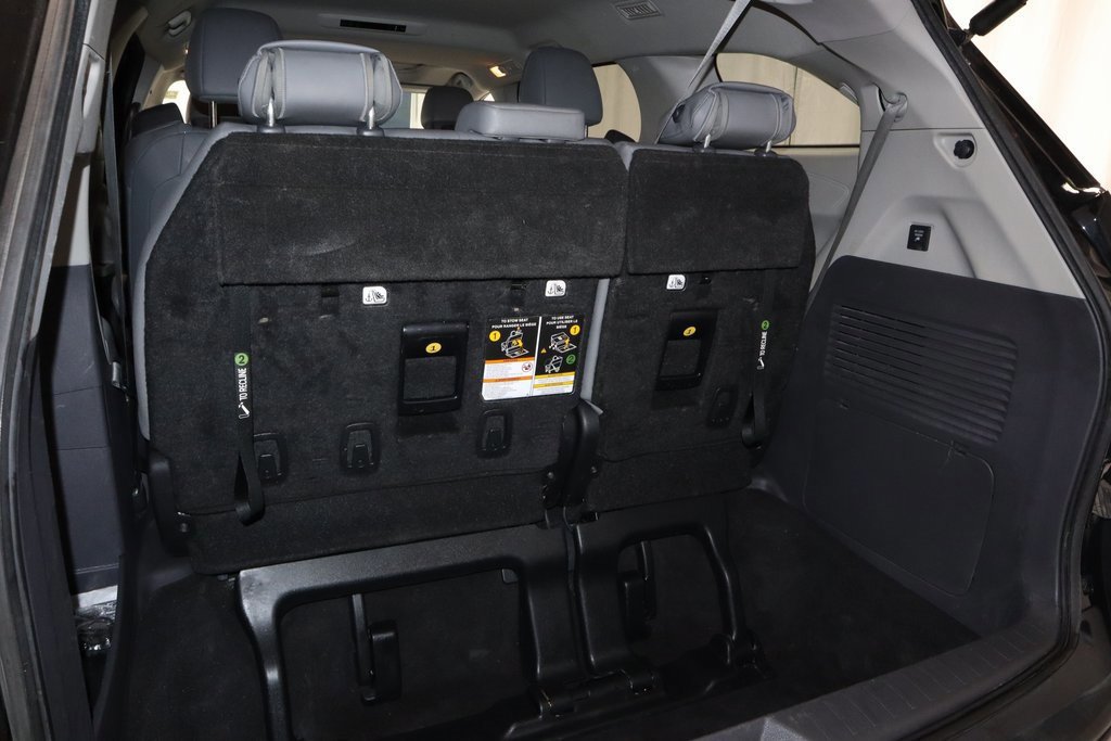 Used 2022 Toyota Sienna XLE w/ XLE Plus Package image 19