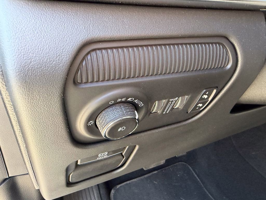 Used 2025 Jeep Grand Wagoneer L Series II Obsidian w/ Quick Order Packagew 28T image 11