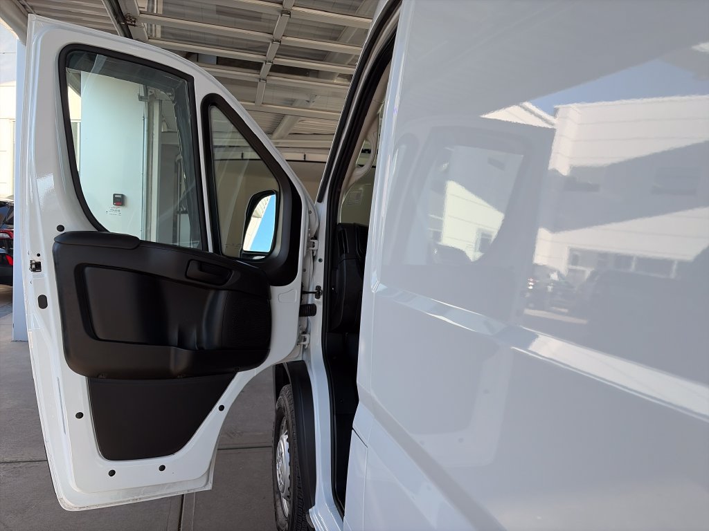 Used 2025 RAM ProMaster 2500 w/ Storage Group FWD image 9