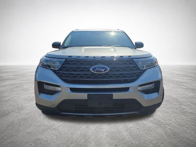 Certified 2022 Ford Explorer XLT w/ Equipment Group 202A AWD/4WD image 3