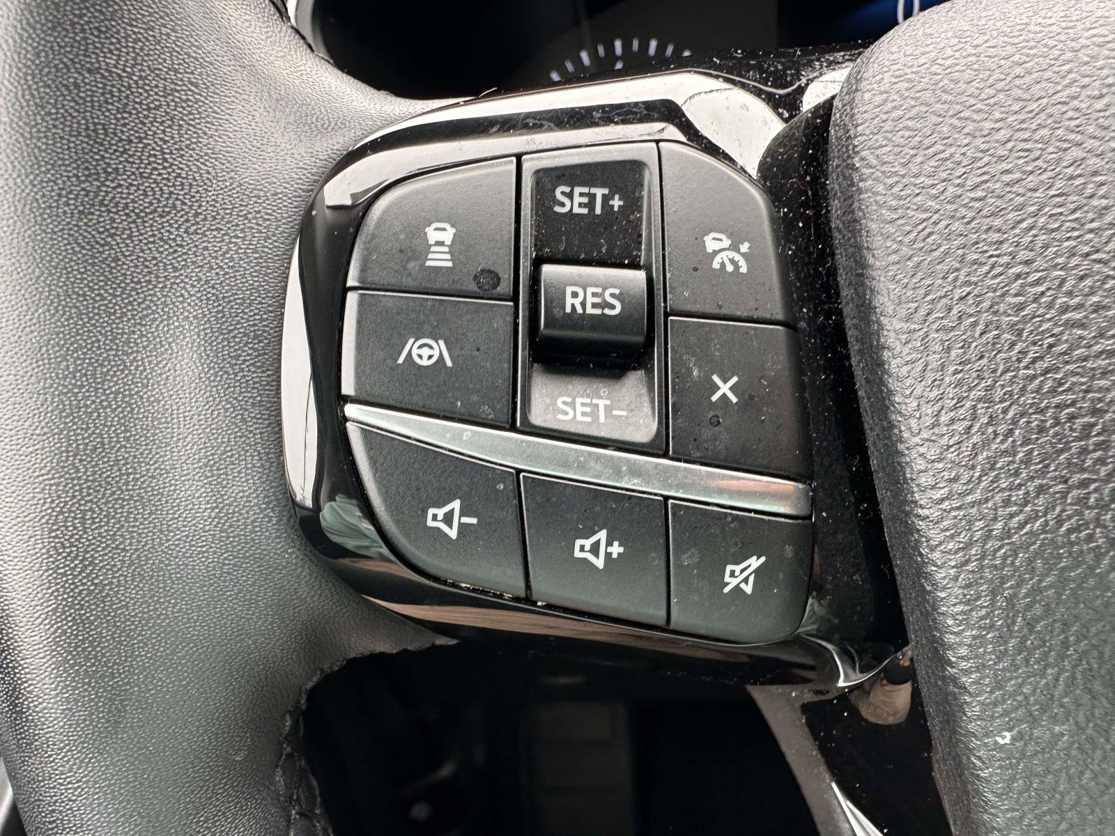 Certified 2022 Ford Escape SE w/ SE Sport Appearance Package image 17