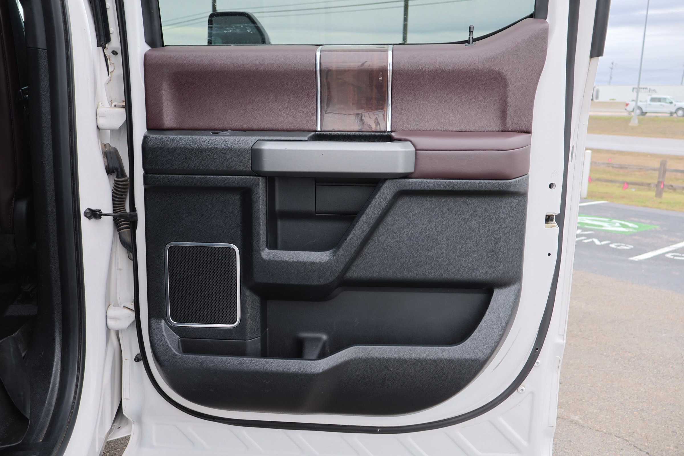 Certified 2017 Ford F250 Platinum w/ Platinum Ultimate Package image 35