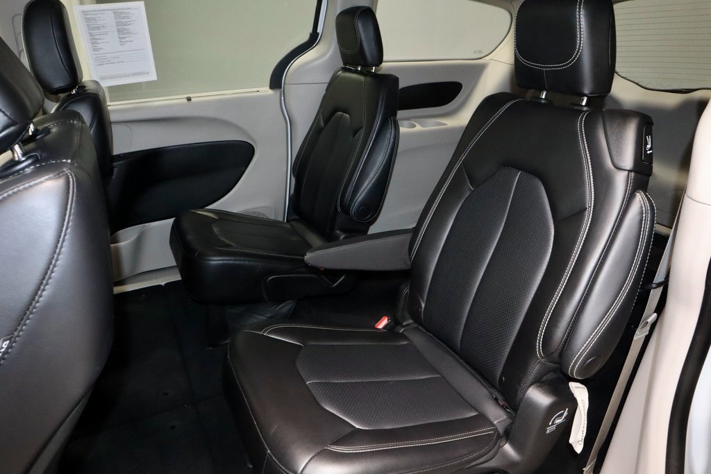 Used 2023 Chrysler Pacifica Touring-L image 22