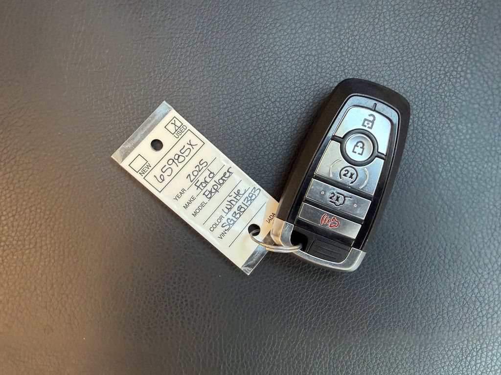 Certified 2025 Ford Explorer Platinum w/ LUX Leather Package AWD/4WD image 39