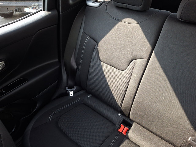 Used 2023 Jeep Renegade Altitude w/ Sun/Sound Group AWD/4WD image 18
