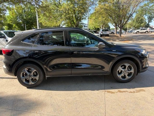 Certified 2025 Ford Escape ST-Line AWD/4WD image 5