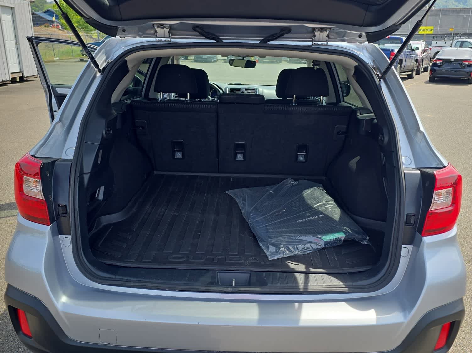 Used 2019 Subaru Outback 2.5i Premium AWD/4WD image 4