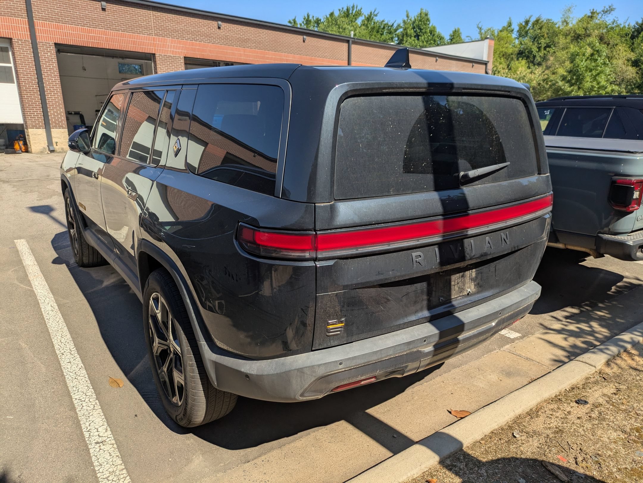 Used 2026 Rivian R1S Premium AWD/4WD image 4