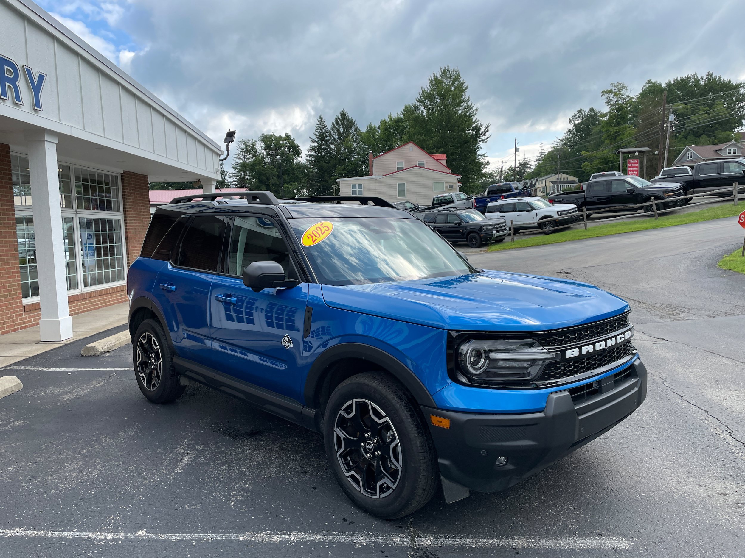 Certified 2025 Ford Bronco Sport Outer Banks w/ Outer Banks Tech Package+ AWD/4WD image 3