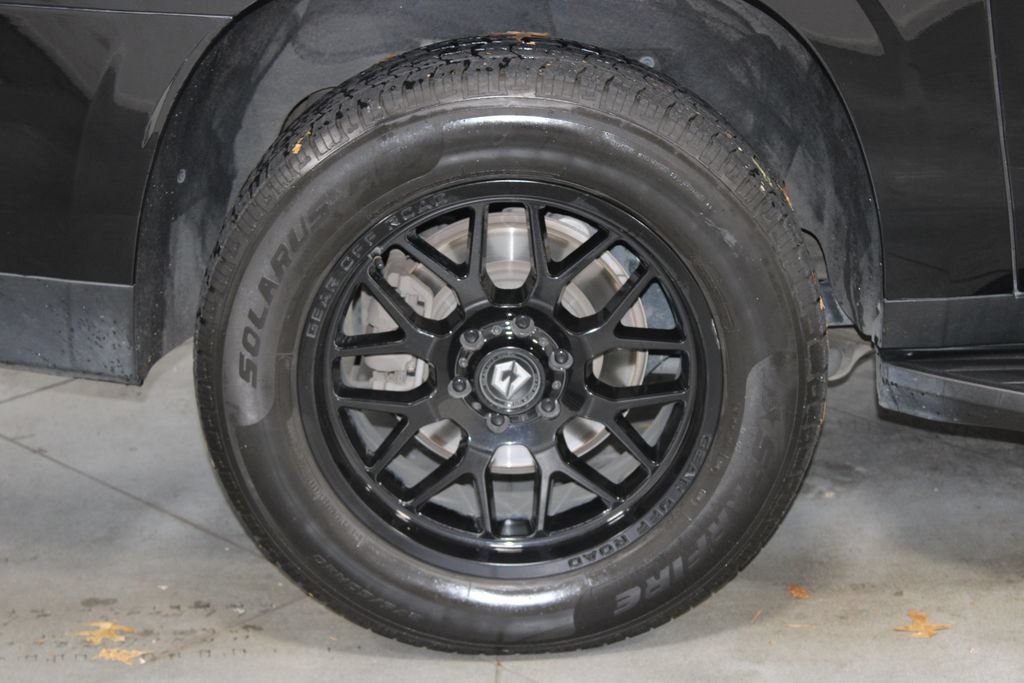 Used 2022 Chevrolet Suburban Premier RWD image 15