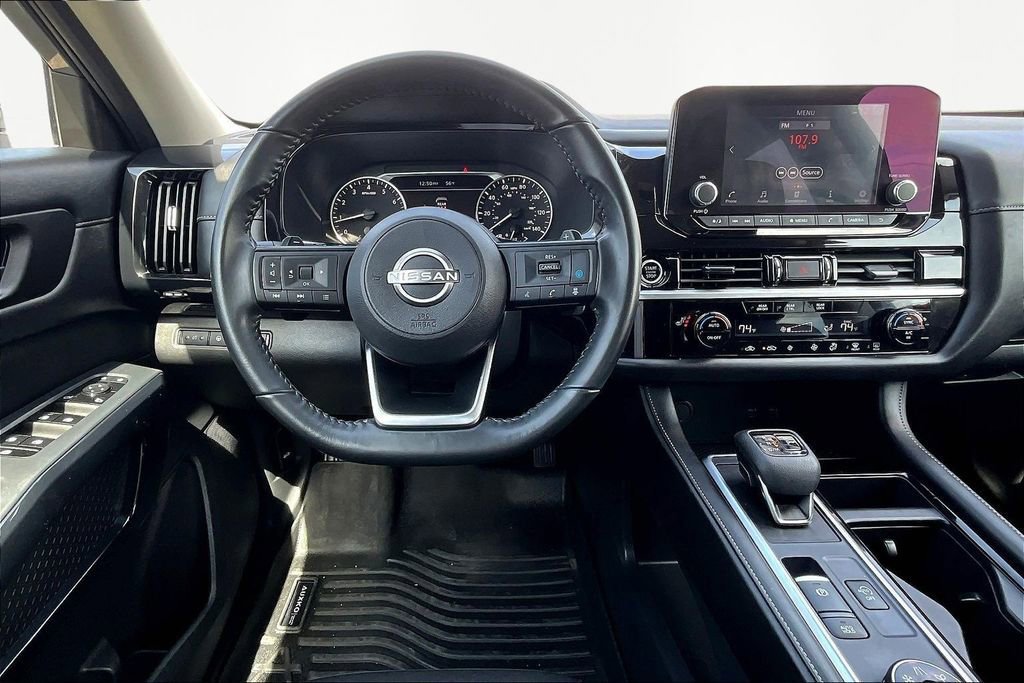 Used 2024 Nissan Pathfinder SV image 7