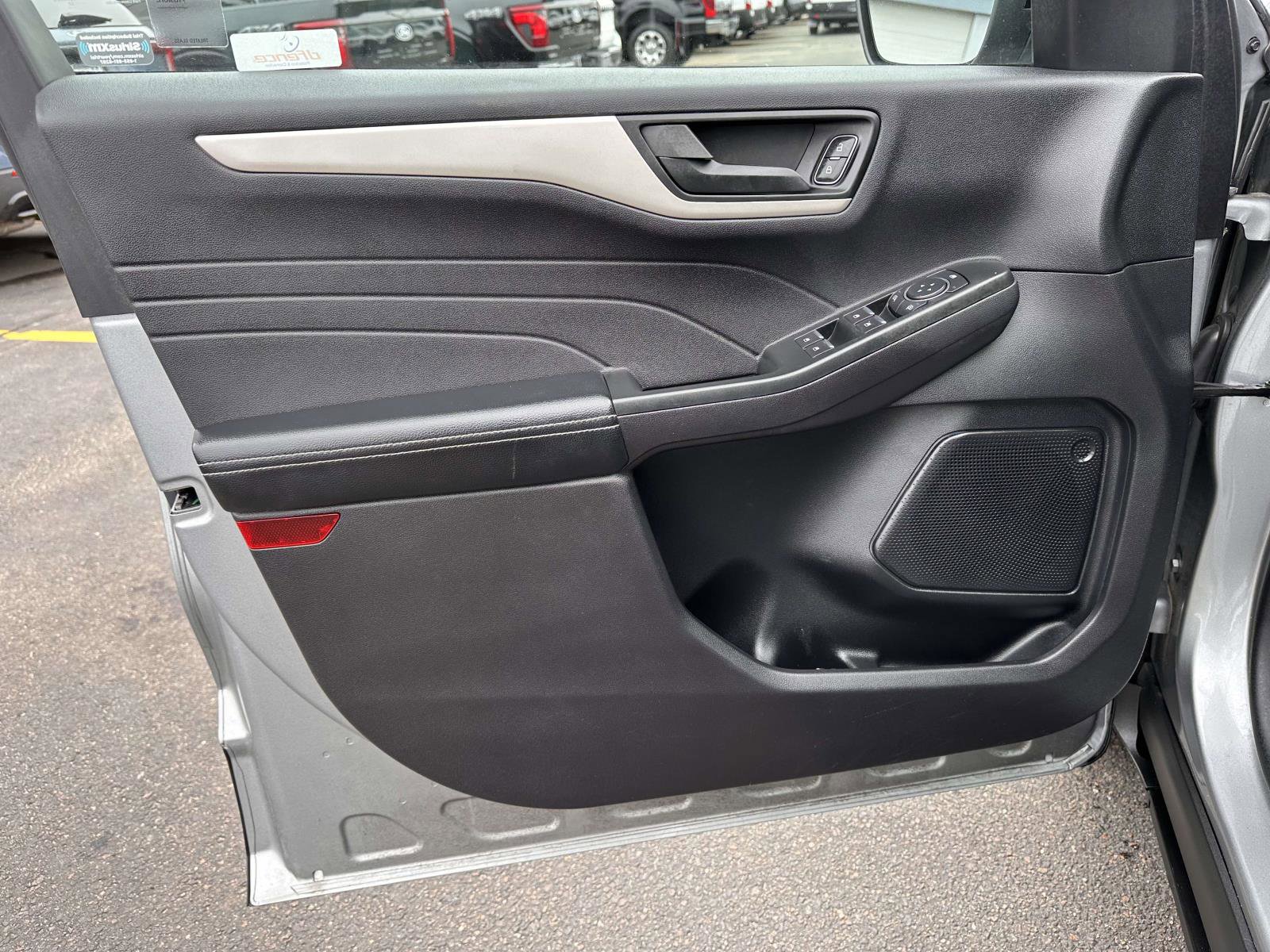 Certified 2022 Ford Escape SE w/ SE Sport Appearance Package image 9