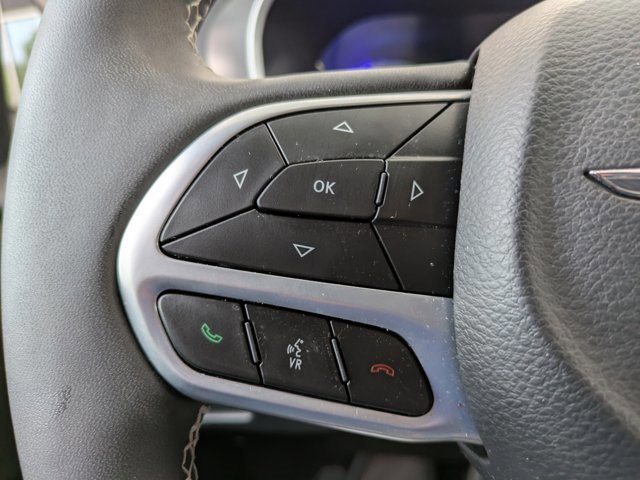 Used 2025 Chrysler Pacifica Select image 21