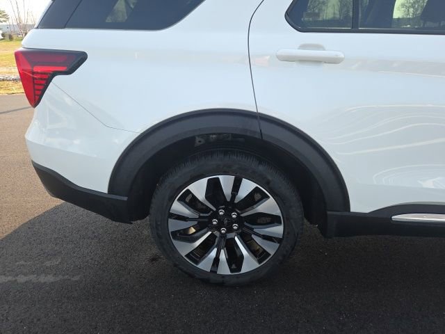 Certified 2025 Ford Explorer Platinum w/ LUX Leather Package AWD/4WD image 7