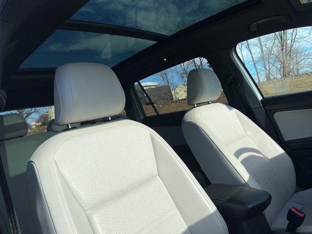 Used 2020 Volkswagen Tiguan SE R-Line image 36