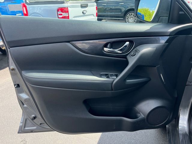 Used 2019 Nissan Rogue SV AWD/4WD image 16