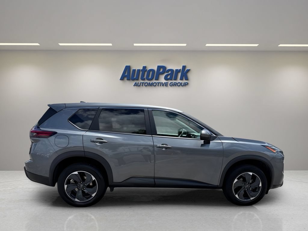 Used 2024 Nissan Rogue SV AWD/4WD image 9